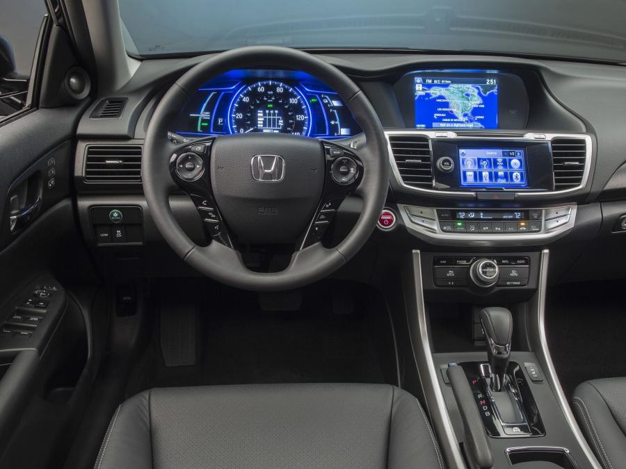  Honda Accord Hybrid Touring 2013 года  (US) (фото 28 из 30)
